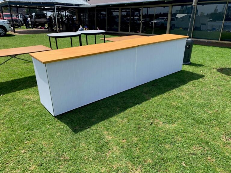 Portable bar hire or cocktail bar hire: Transform your party